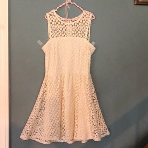 Lace sleeveless dress